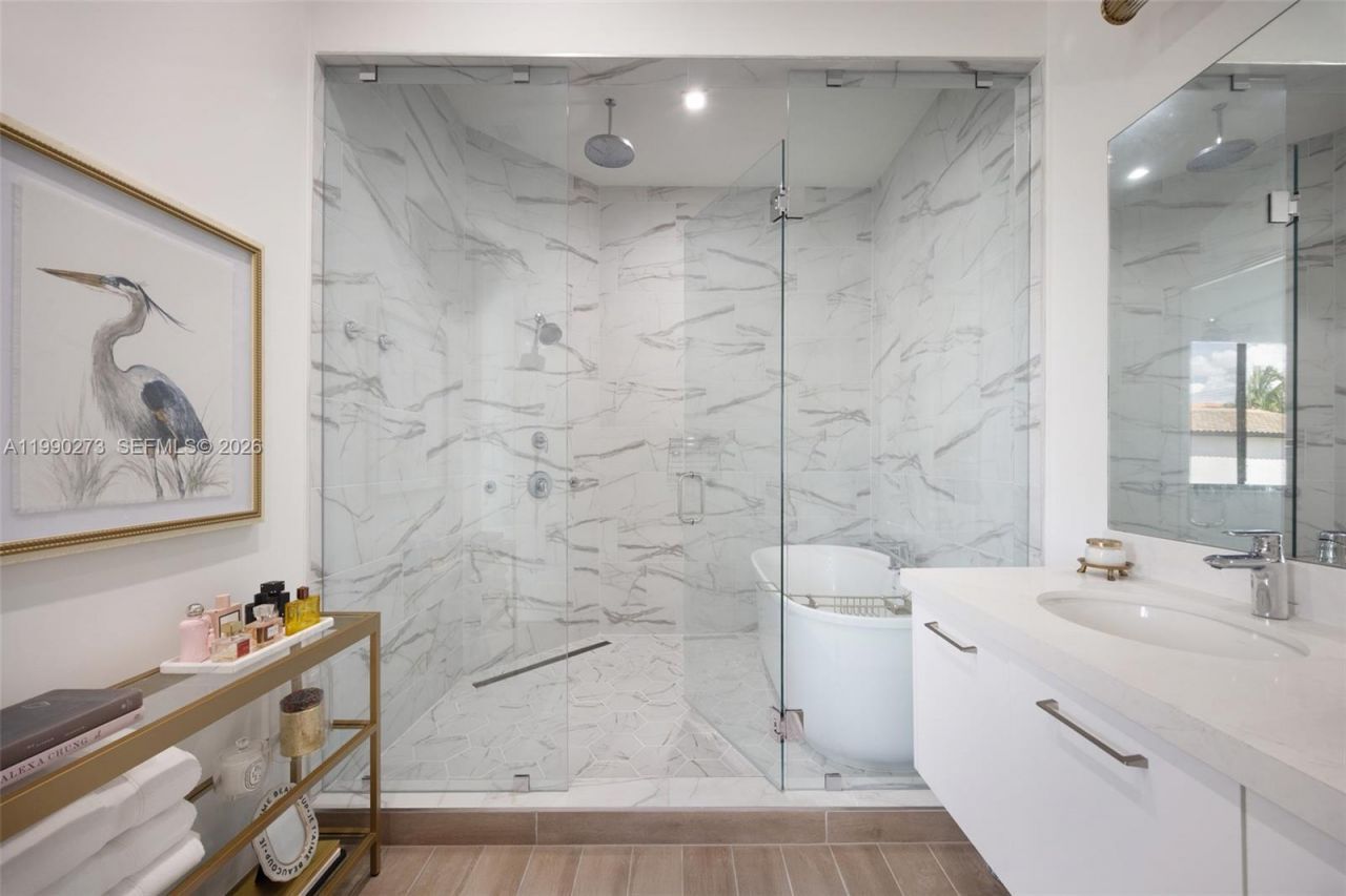 8026 NW 43rd St, Doral, FL 33166 Photo