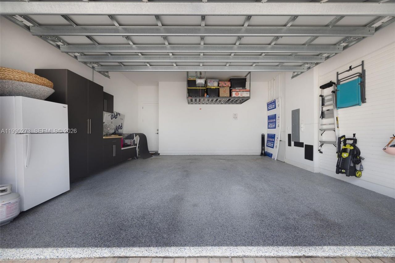 8026 NW 43rd St, Doral, FL 33166 Photo