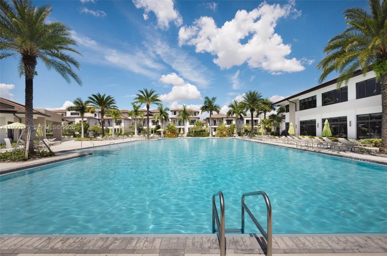 8026 NW 43rd St, Doral, FL 33166 Photo