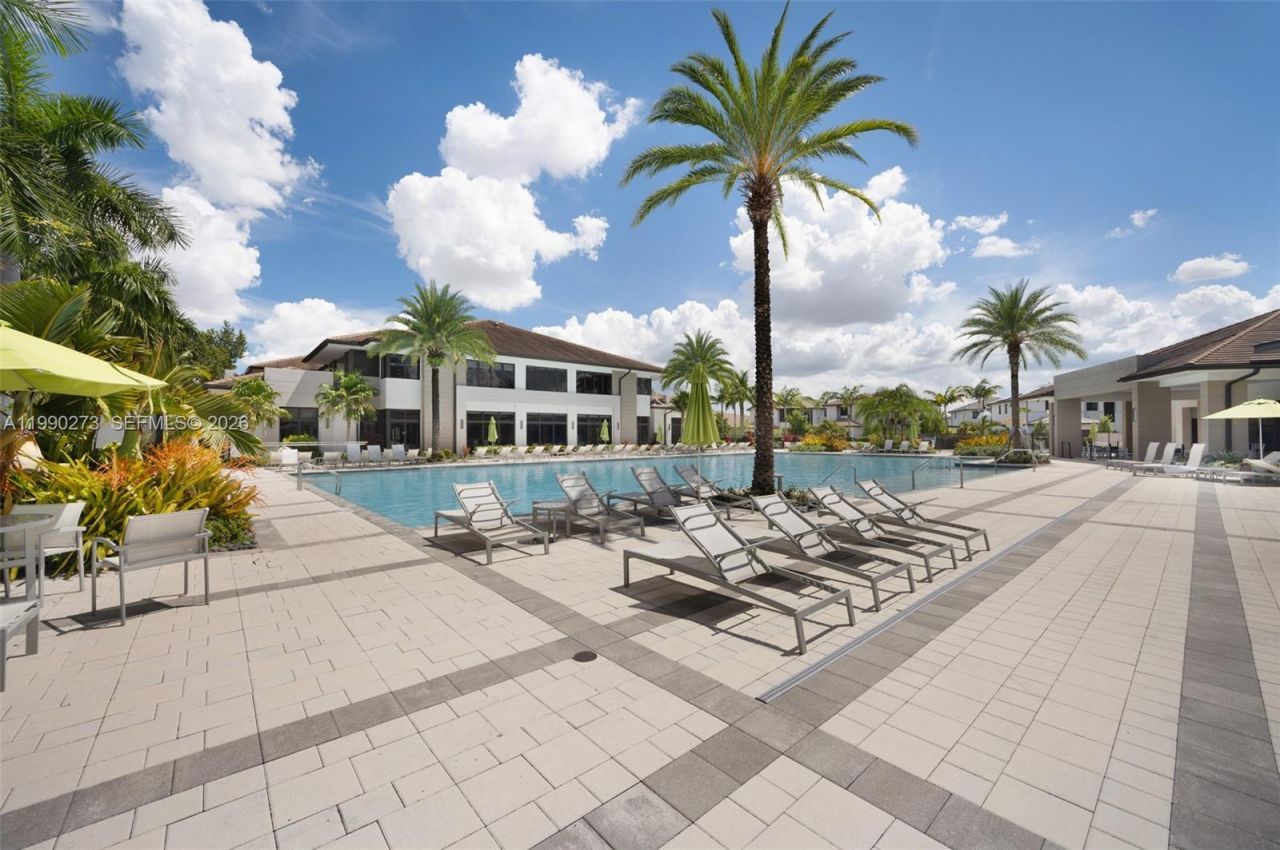 8026 NW 43rd St, Doral, FL 33166 Photo