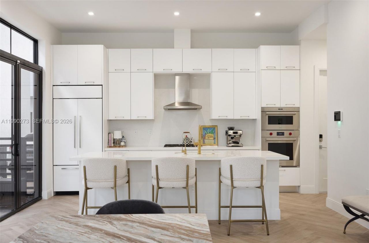 8026 NW 43rd St, Doral, FL 33166 Photo