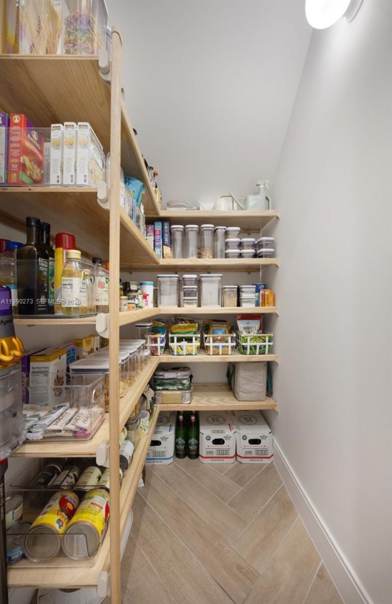 8026 NW 43rd St, Doral, FL 33166 Photo