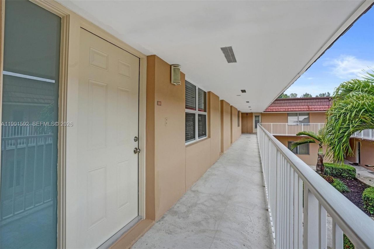 5325 SW 77th Ct , Unit 205F, Miami, FL 33155 Photo