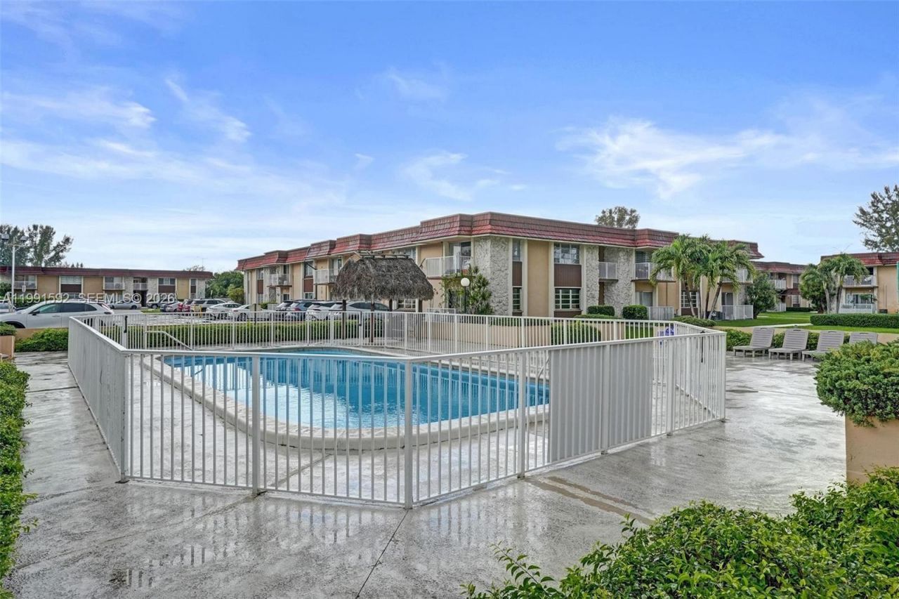 5325 SW 77th Ct , Unit 205F, Miami, FL 33155 Photo