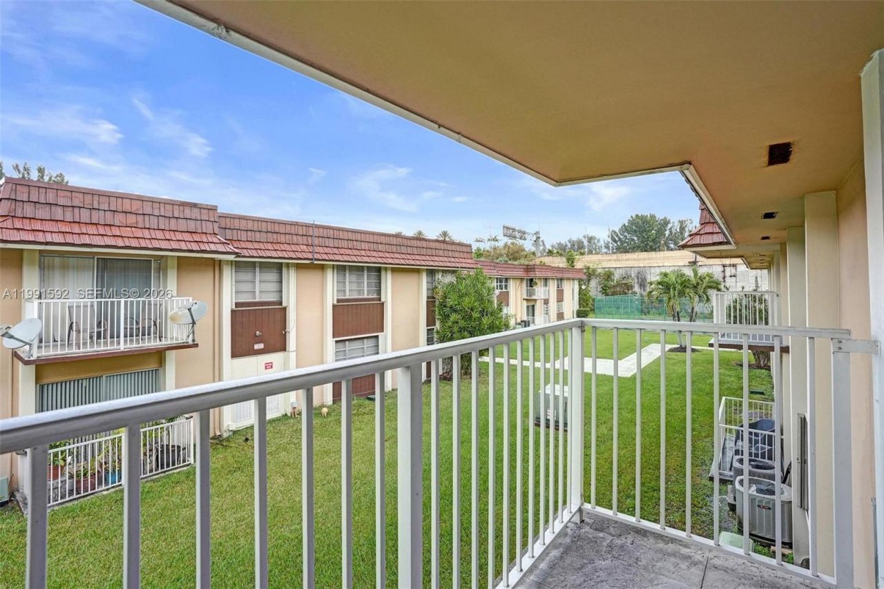 5325 SW 77th Ct , Unit 205F, Miami, FL 33155 Photo