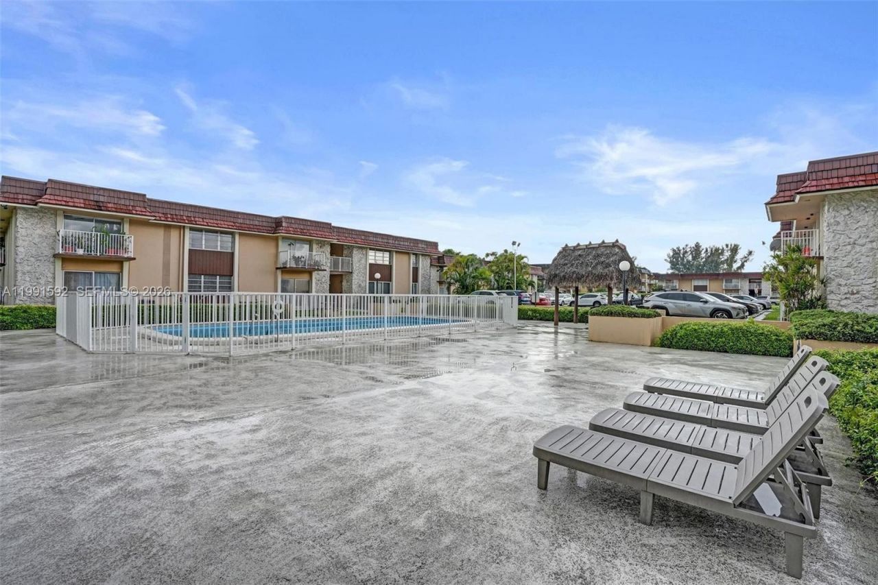 5325 SW 77th Ct , Unit 205F, Miami, FL 33155 Photo