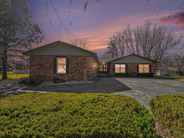 902 6th Avenue SE, Pipestone, MN 56164