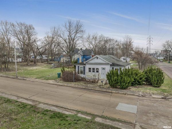 190 LAUREL Avenue, Galesburg, IL 61401