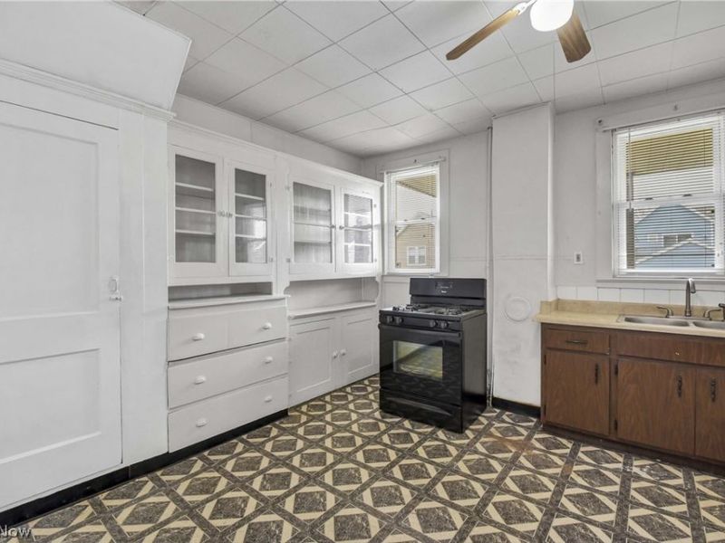 2815 Monroe Avenue, Cleveland, OH 44113 Photo 17