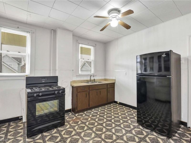 2815 Monroe Avenue, Cleveland, OH 44113 Photo 18