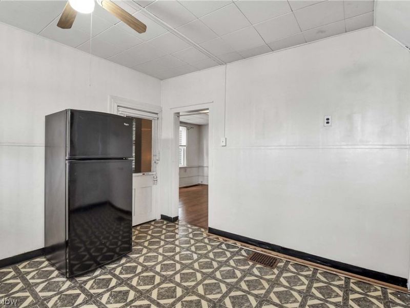 2815 Monroe Avenue, Cleveland, OH 44113 Photo 19