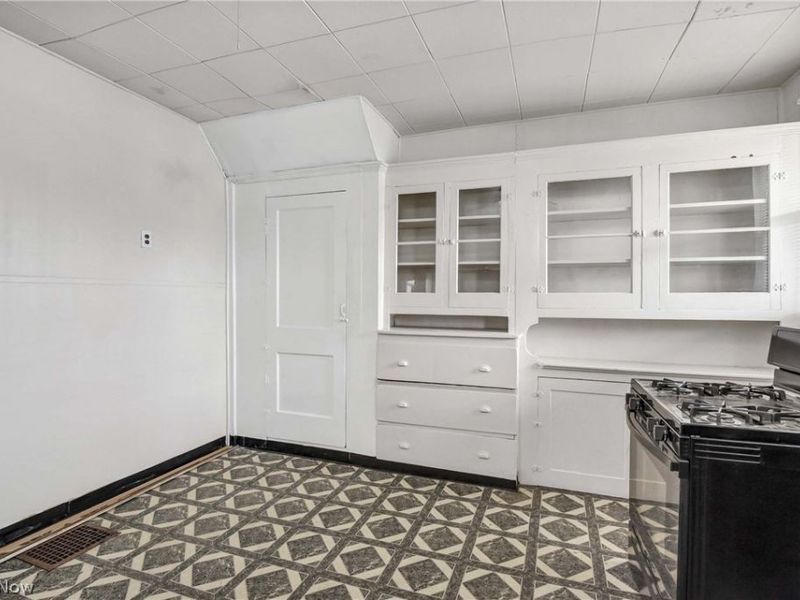 2815 Monroe Avenue, Cleveland, OH 44113 Photo 20