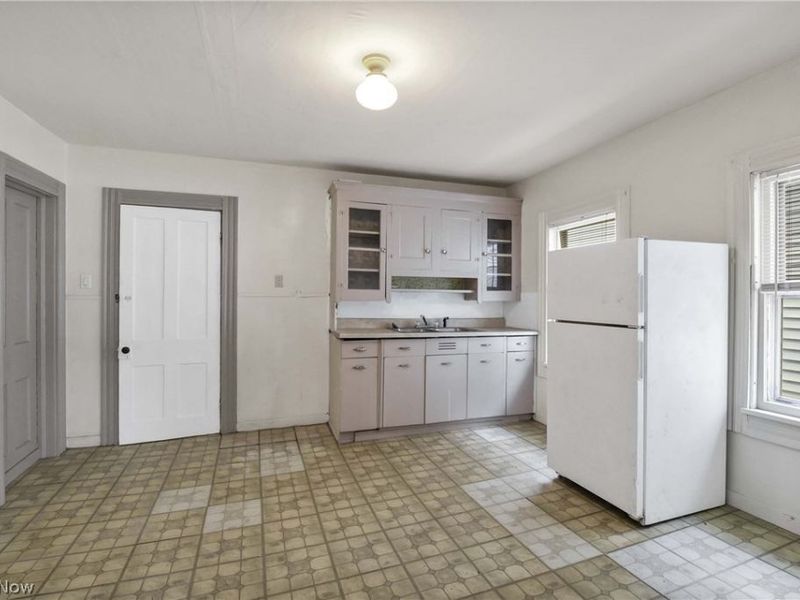 2815 Monroe Avenue, Cleveland, OH 44113 Photo 29