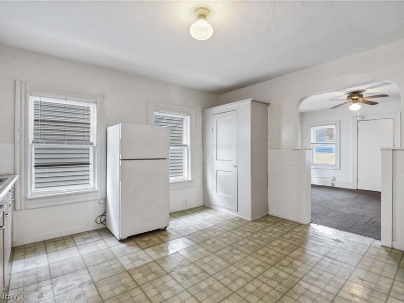 2815 Monroe Avenue, Cleveland, OH 44113 Photo 30