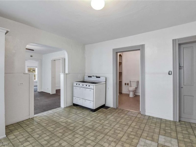 2815 Monroe Avenue, Cleveland, OH 44113 Photo 31