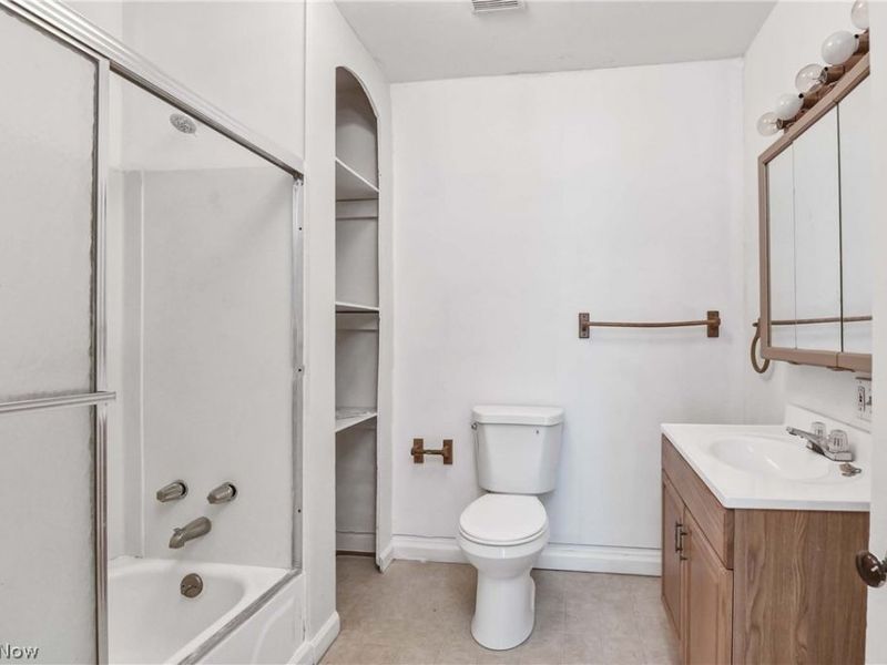 2815 Monroe Avenue, Cleveland, OH 44113 Photo 32