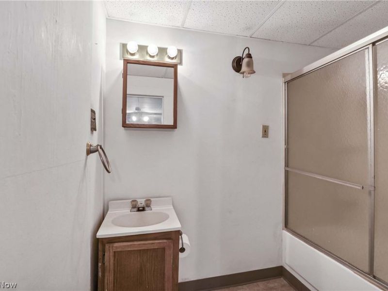 2815 Monroe Avenue, Cleveland, OH 44113 Photo 40