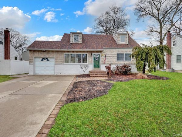 214 Whittier Avenue , North Babylon, NY 11703