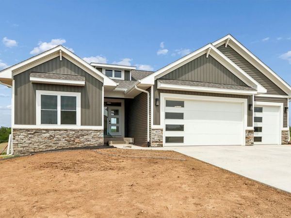 1025 Linden Lane, Ely, IA 52227