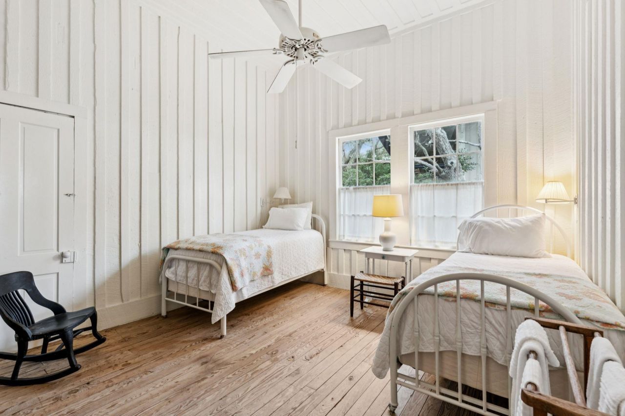 44 Hook Dr. Photo 24