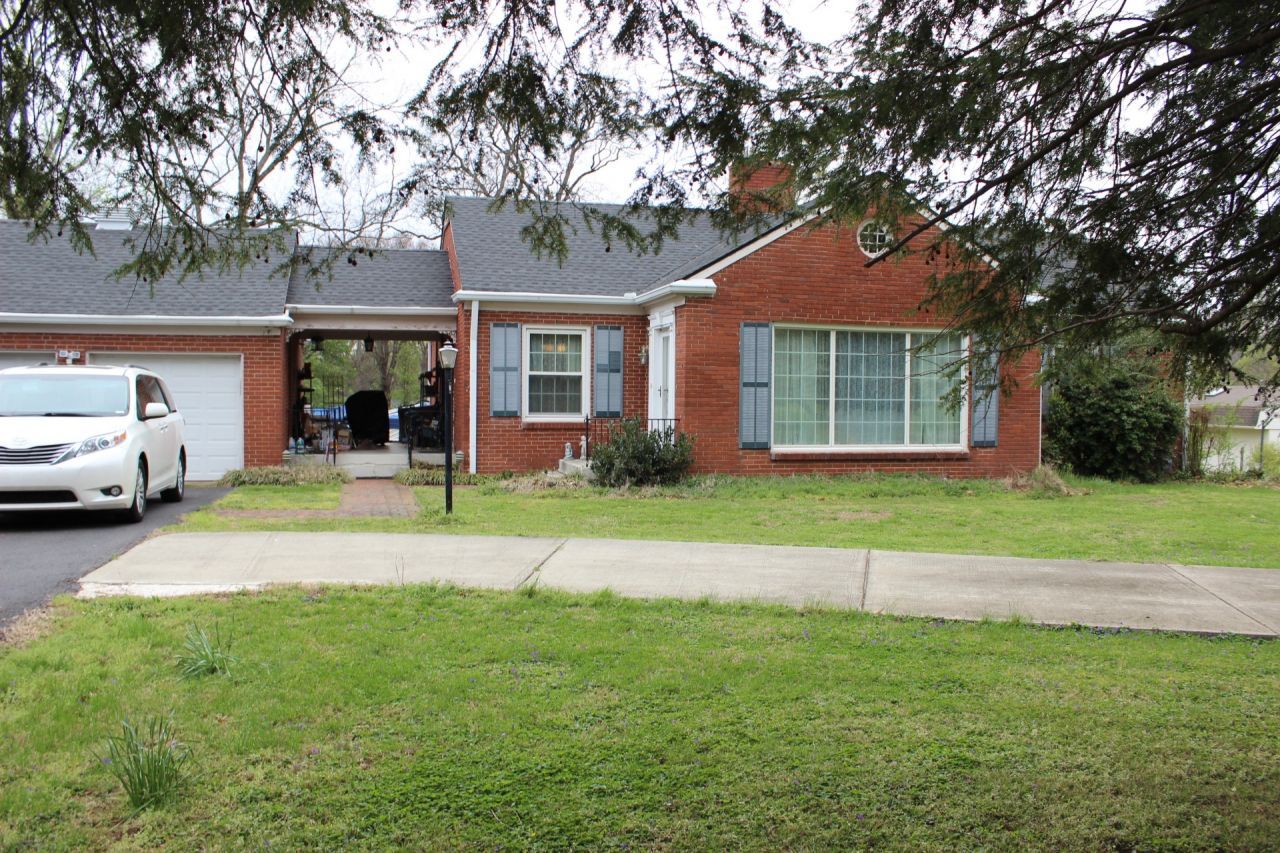 1329 Kenwood Dr Nashville, TN 37216