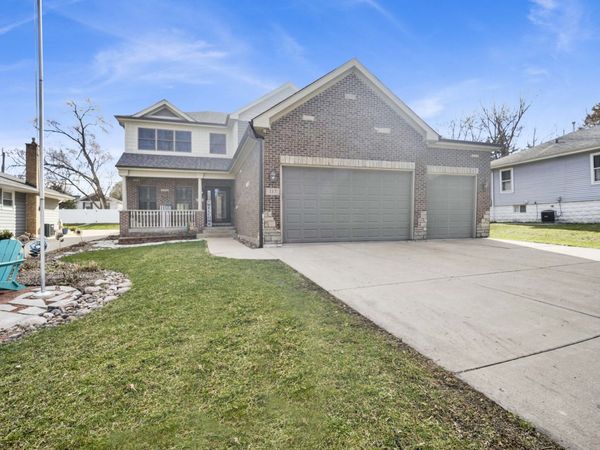 117 S Grant Street , Westmont, IL 60559