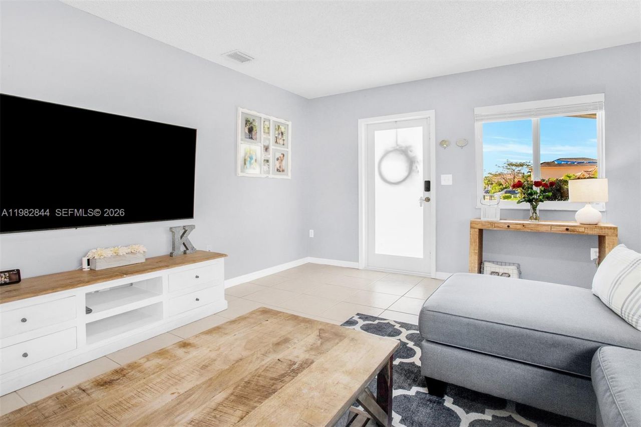 8957 SW 214th St , Cutler Bay, FL 33189 Photo