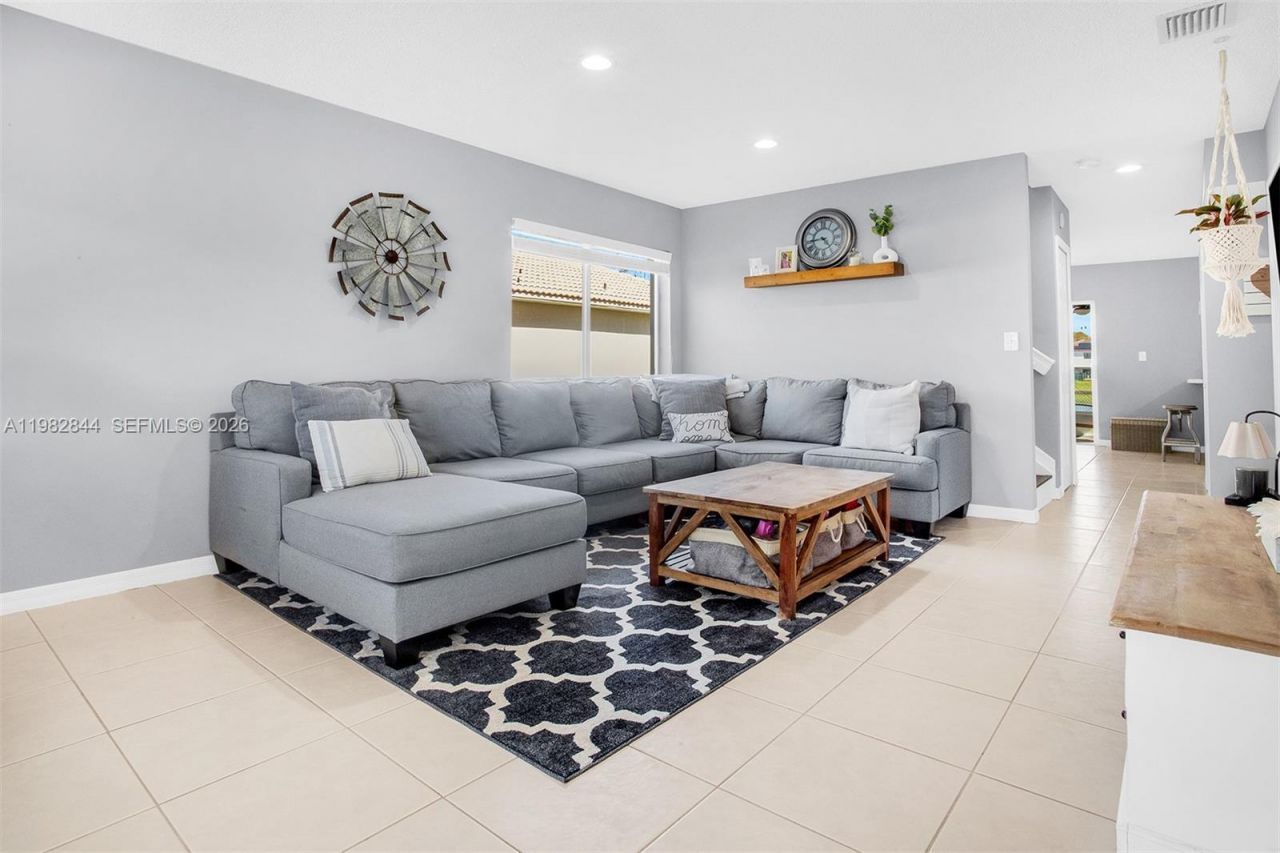 8957 SW 214th St , Cutler Bay, FL 33189 Photo