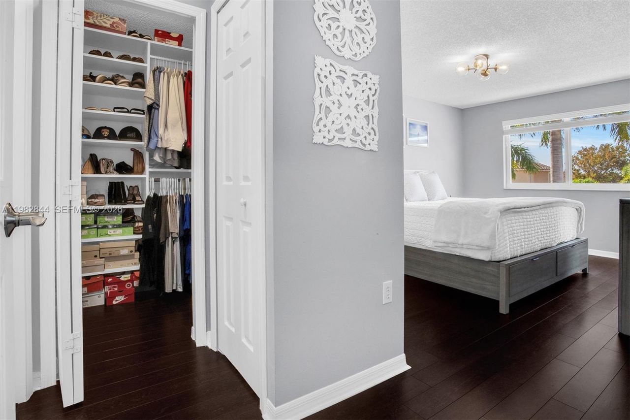 8957 SW 214th St , Cutler Bay, FL 33189 Photo