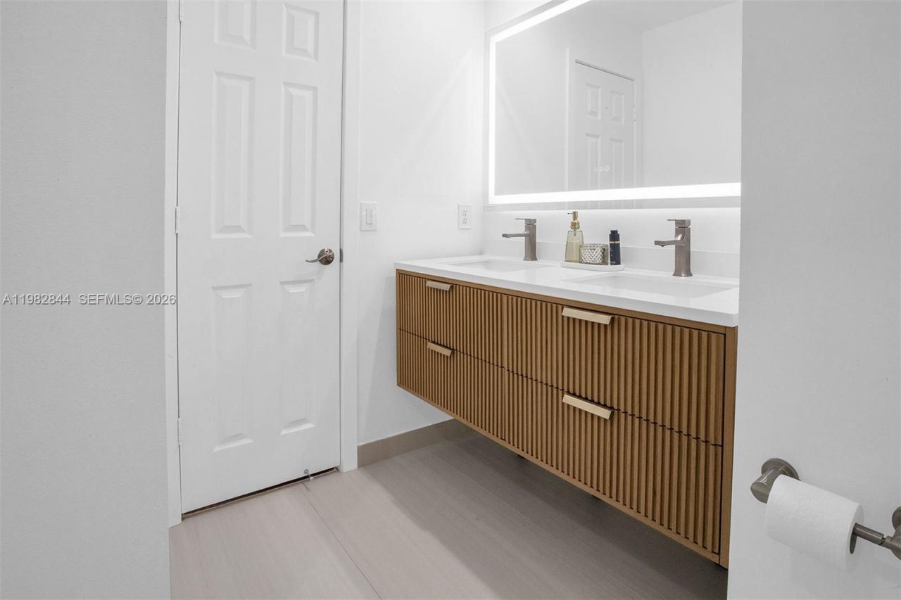 8957 SW 214th St , Cutler Bay, FL 33189 Photo