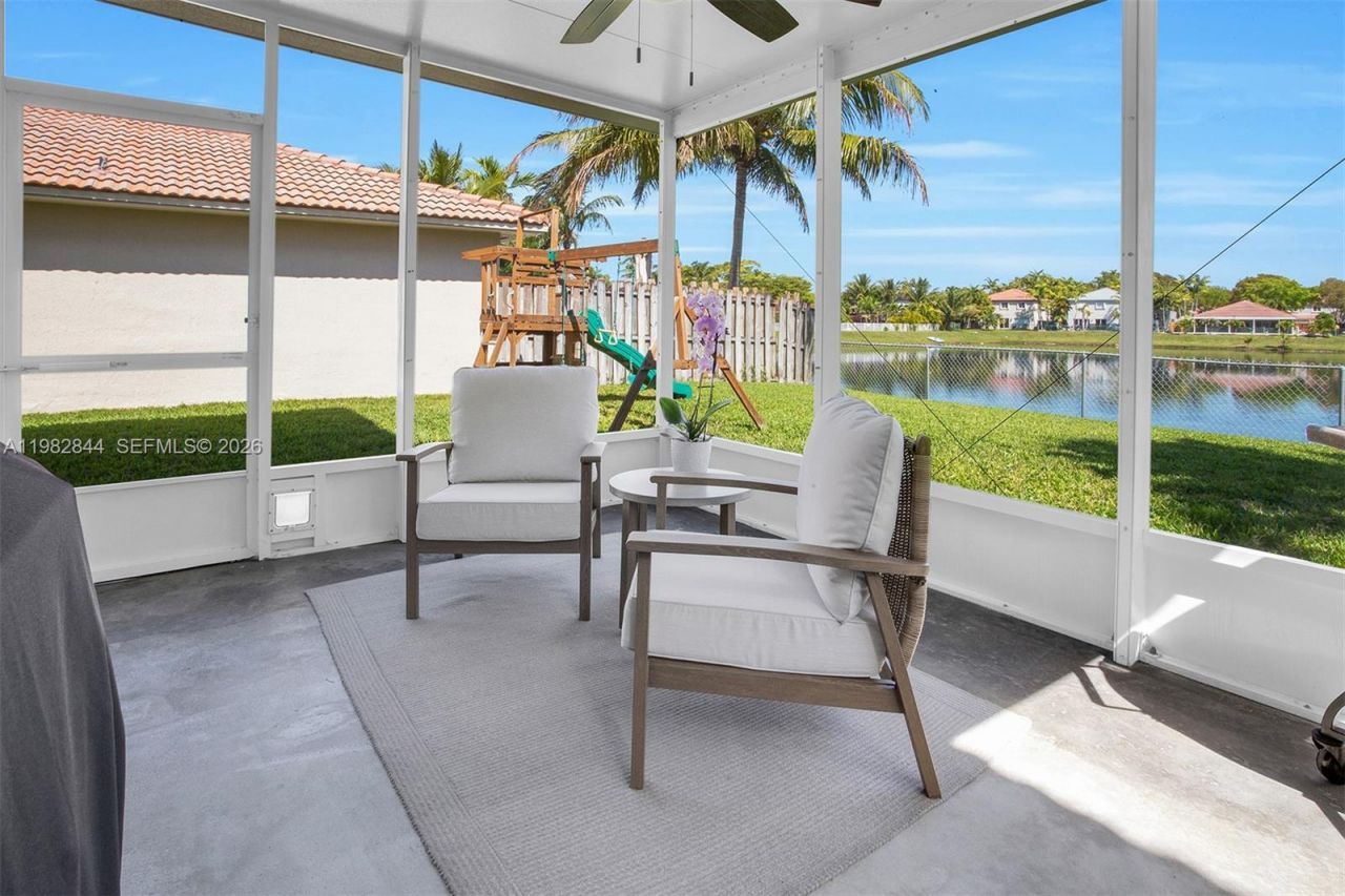 8957 SW 214th St , Cutler Bay, FL 33189 Photo