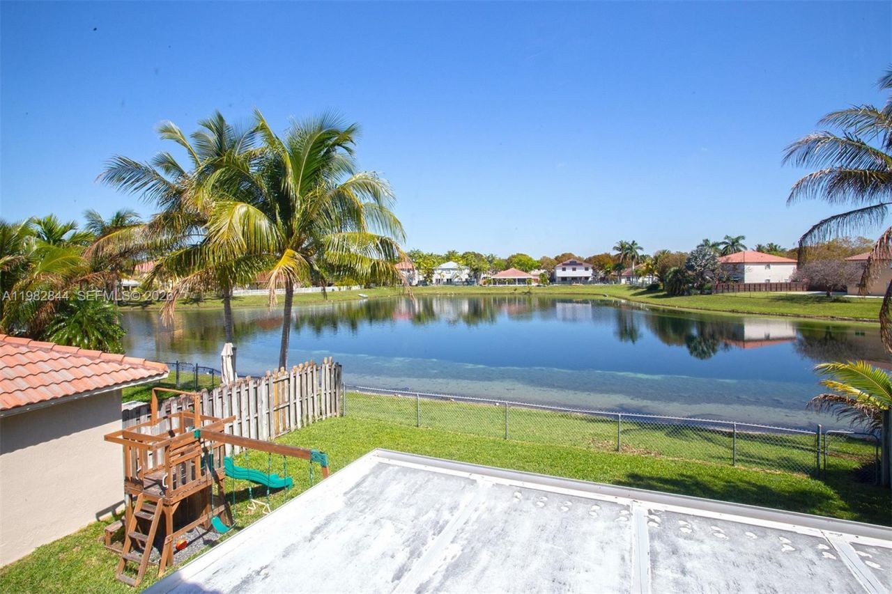 8957 SW 214th St , Cutler Bay, FL 33189 Photo