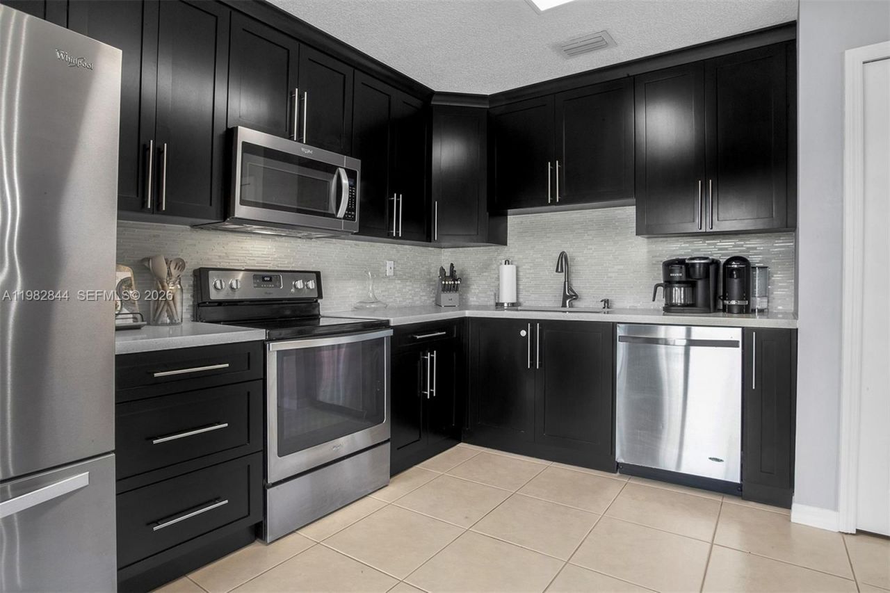 8957 SW 214th St , Cutler Bay, FL 33189 Photo