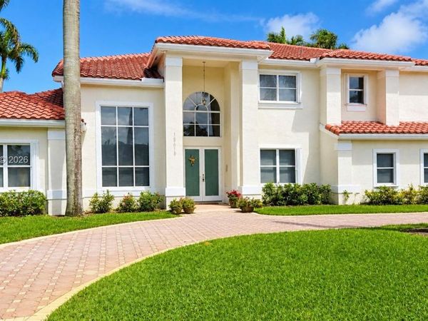 15615 SW 42nd Ter, Miami, FL 33185