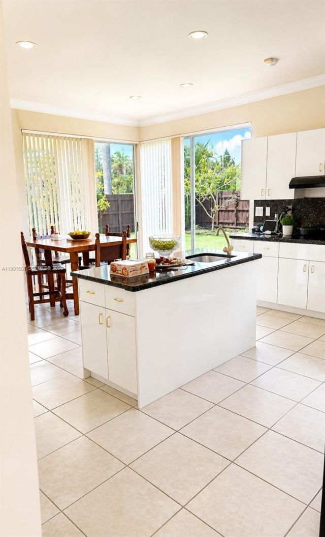 15615 SW 42nd Ter, Miami, FL 33185 Photo
