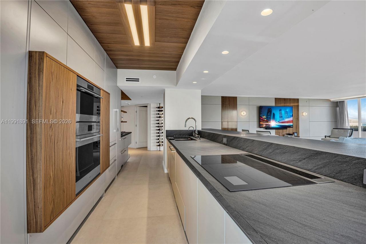 16485 Collins Ave , Unit 431, Sunny Isles Beach, FL 33160 Photo