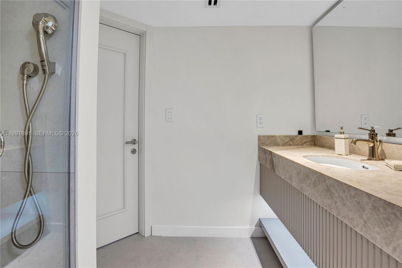 16485 Collins Ave , Unit 431, Sunny Isles Beach, FL 33160 Photo