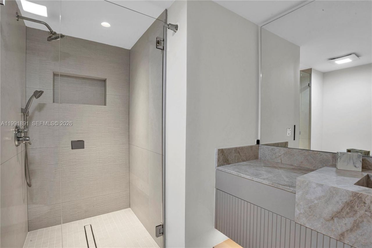 16485 Collins Ave , Unit 431, Sunny Isles Beach, FL 33160 Photo