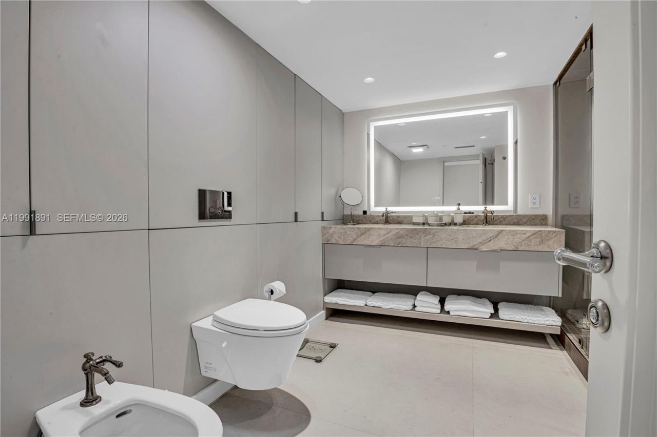 16485 Collins Ave , Unit 431, Sunny Isles Beach, FL 33160 Photo