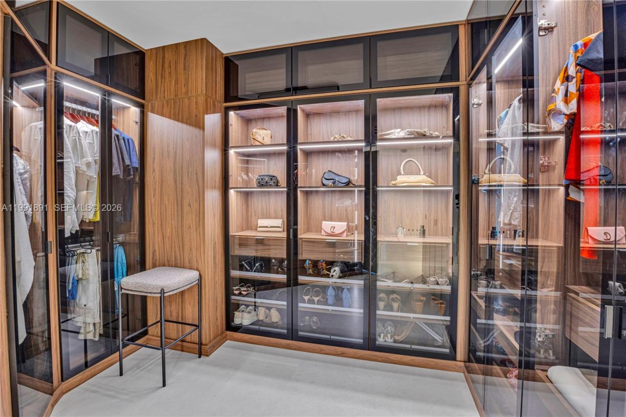 16485 Collins Ave , Unit 431, Sunny Isles Beach, FL 33160 Photo