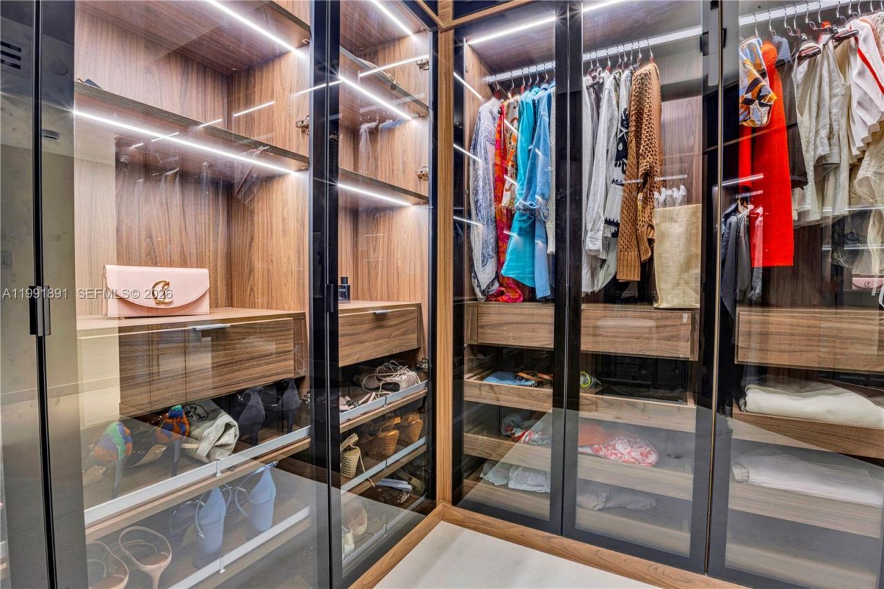 16485 Collins Ave , Unit 431, Sunny Isles Beach, FL 33160 Photo