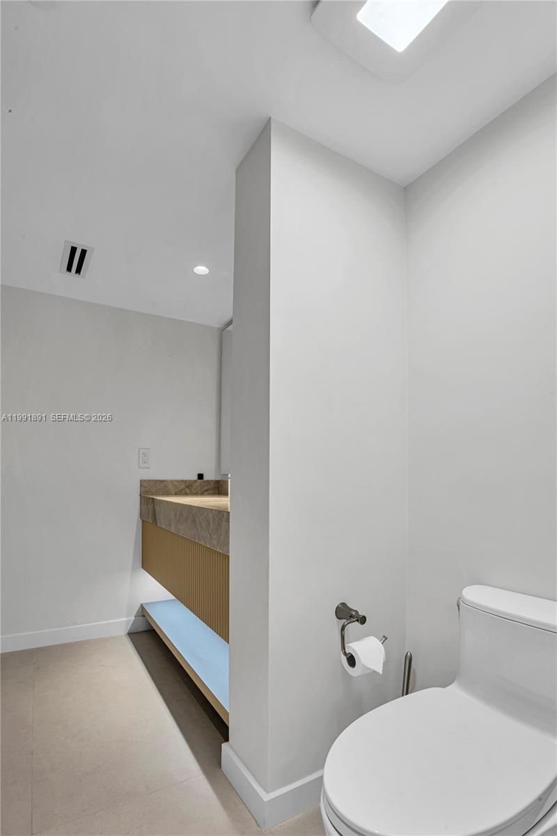 16485 Collins Ave , Unit 431, Sunny Isles Beach, FL 33160 Photo