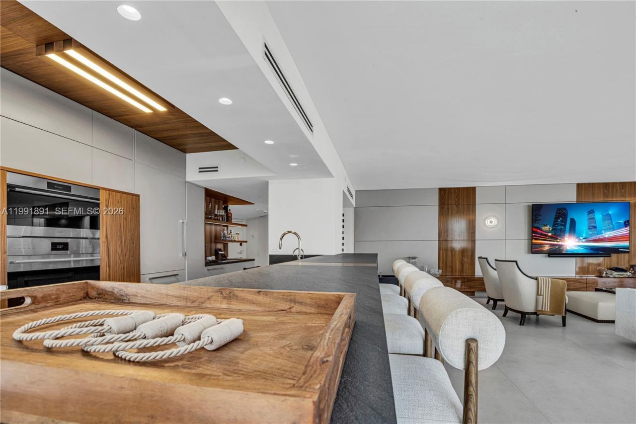 16485 Collins Ave , Unit 431, Sunny Isles Beach, FL 33160 Photo