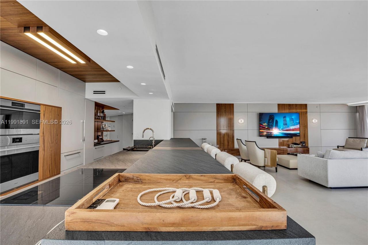 16485 Collins Ave , Unit 431, Sunny Isles Beach, FL 33160 Photo