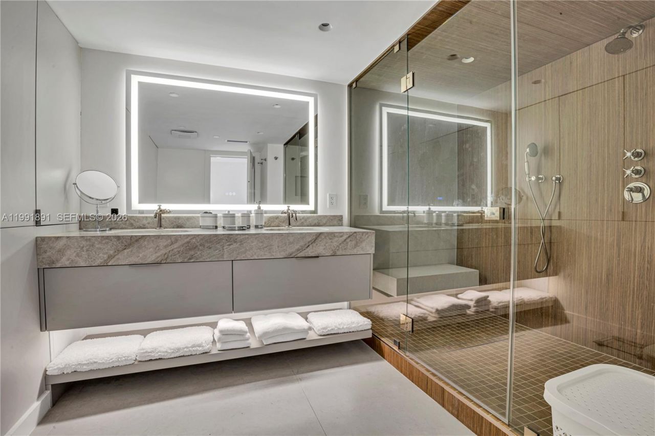 16485 Collins Ave , Unit 431, Sunny Isles Beach, FL 33160 Photo