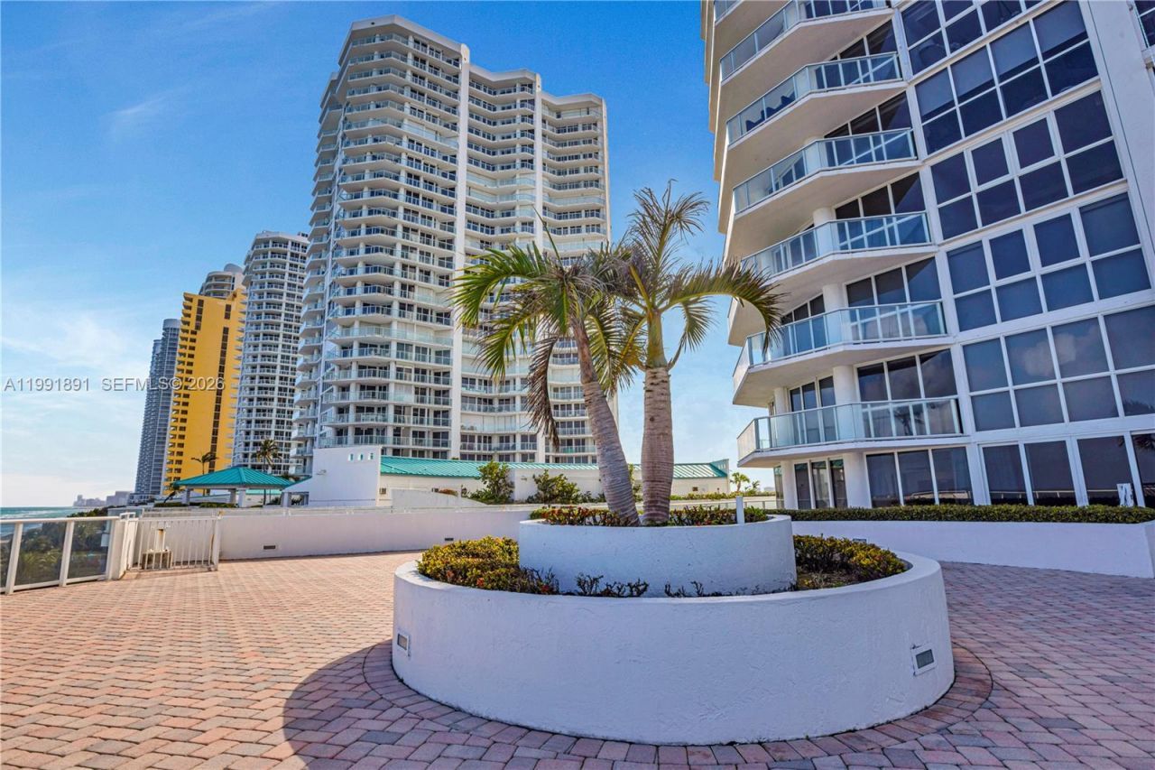 16485 Collins Ave , Unit 431, Sunny Isles Beach, FL 33160 Photo