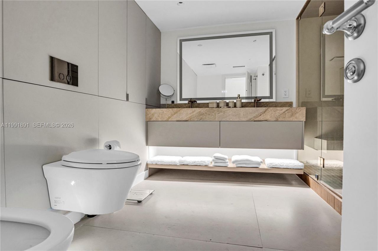 16485 Collins Ave , Unit 431, Sunny Isles Beach, FL 33160 Photo