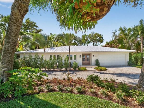 706 Hibiscus Lane, Vero Beach, FL 32963