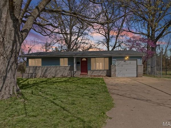 10822 Hallwood Drive, St Louis, MO 63136