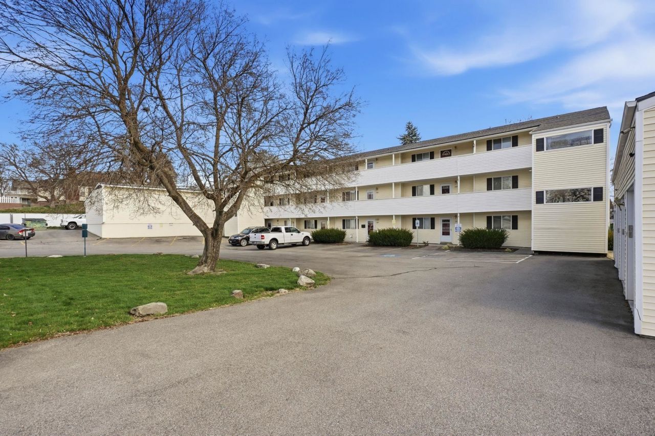 222 N Hutchinson Rd primary photo